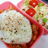 ハムとパセリのトマトピラフに目玉焼きのお弁当